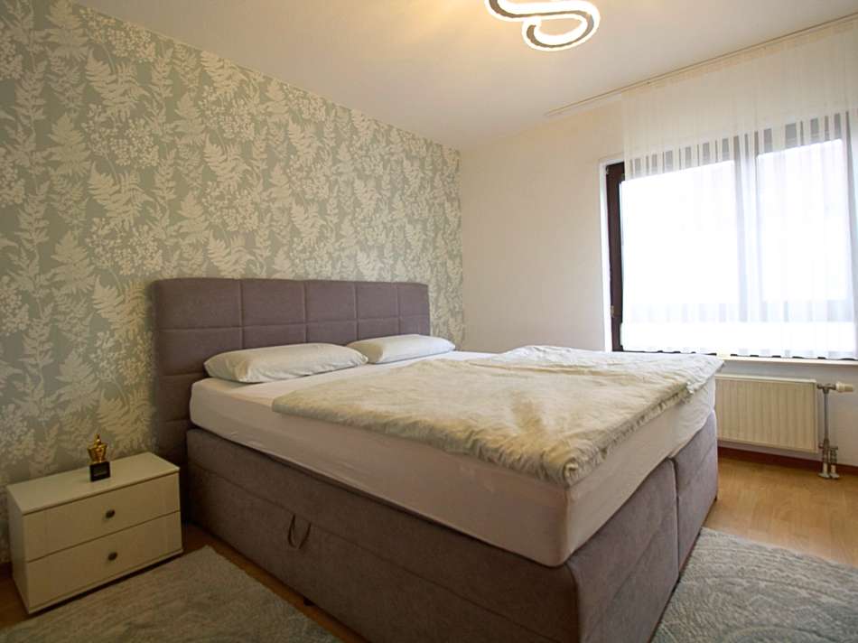 Schlafzimmer 1