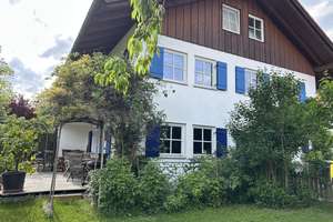 Helle, ruhige Doppelhaushälfte in Sackgasse mit herrlichem Bergblick – Die vollständige Adresse der Immobilie erhältst du vom Anbieter., 82449 Uffing am Staffelsee – Vorschaubild 1
