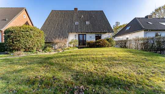 Bild von Zwei Familienhaus in Oberneuland, mit Garage und Pool.