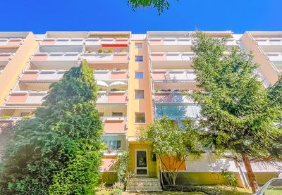 Nachgefragte 3-RW im Hochparterre* verglaster Süd-Balkon* Bad mit Wanne* Keller* grüne  Wohnlage*