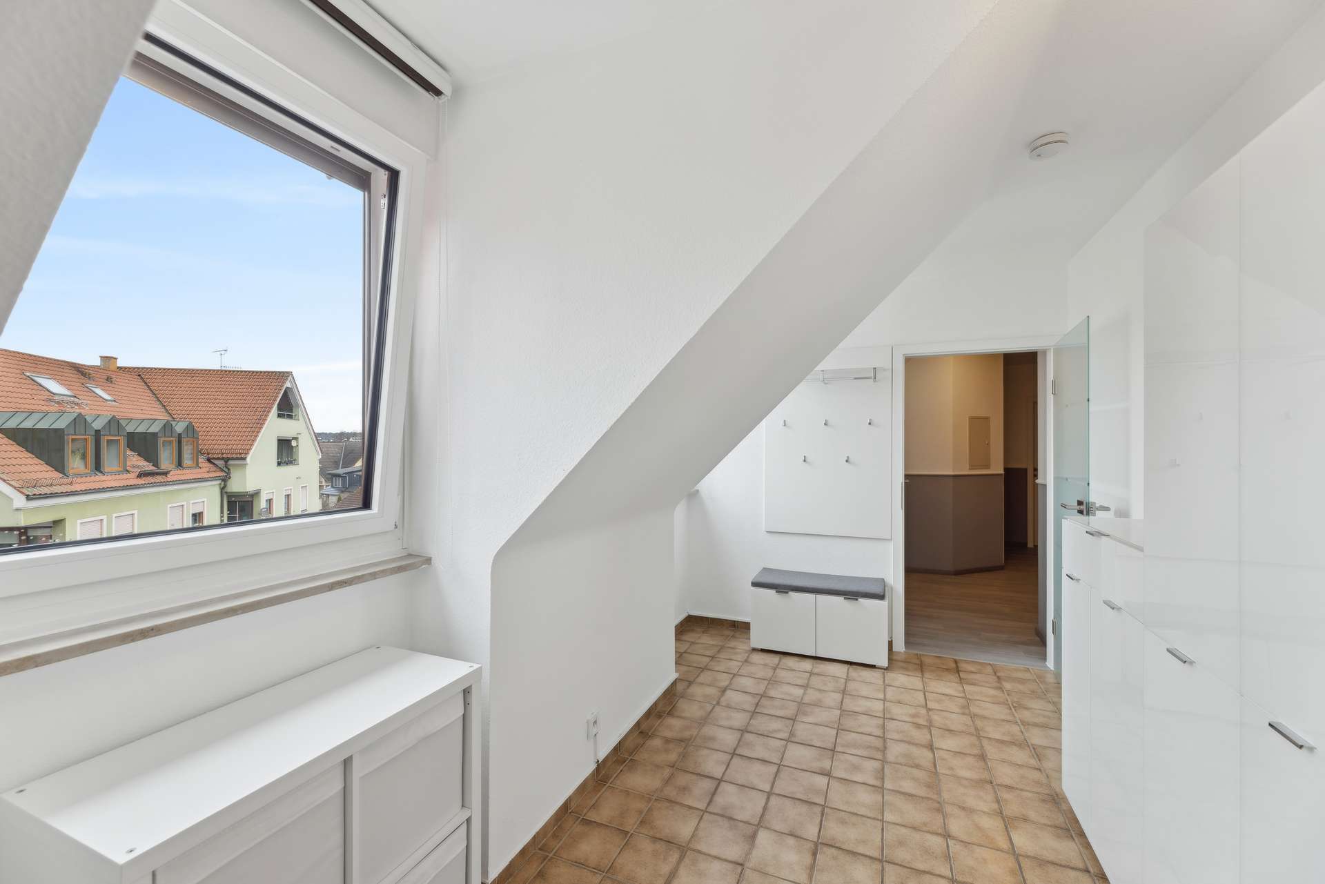 Immobilie in Röttenbach - Schicke 4-Zimmer Maisonette-Wohnung (2. OG u. DG) in Ortsrandlage von Röttenbach! - Bild 3