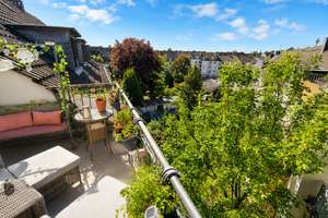 Helle 2-Zimmer-DG-Wohnung mit Dachbalkon ins Grüne in Düsseldorf-Bilk – von privat