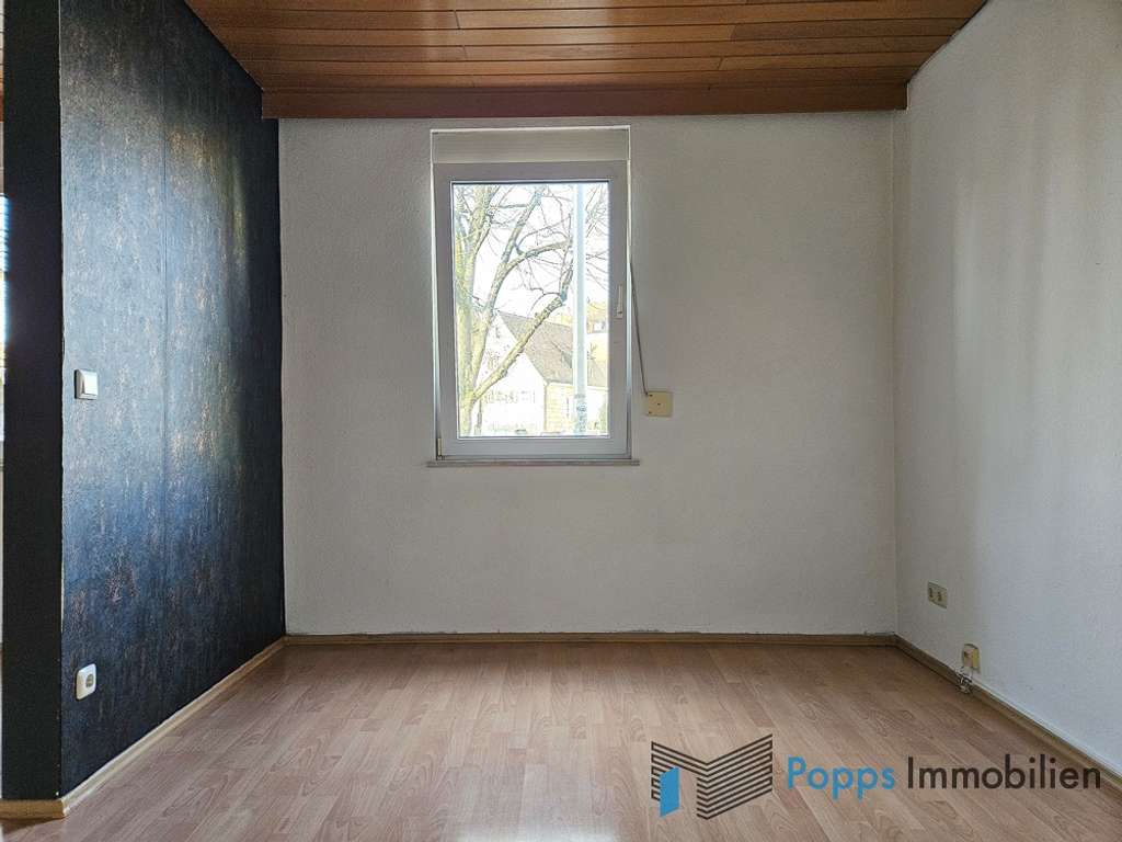 Immobilie in Zirndorf - Kapitalanlage mit Potenzial: Dreifamilienhaus mit 4 Garagen + Gewerbehalle in Zirndorf - Bild 3