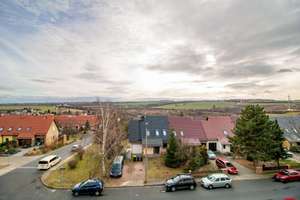 Charmante 3-Raum-Wohnung mit neuem Bodenbelag und Badewanne