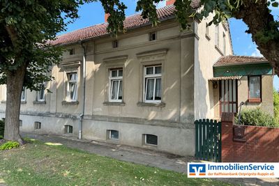 traditionelle Bauernhaushälfte mit Potenzial für Renovierungsbegeisterte