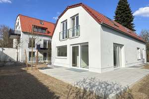 EINFAMILIENHAUS  .  SONNENVERWÖHNT  .  OPTIMALER GRUNDRISS  .  ERLESEN AUSGESTATTET