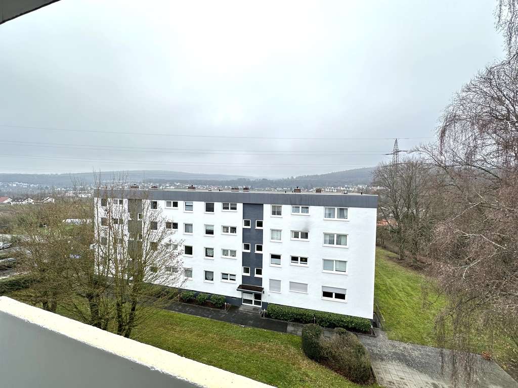 Immobilie in Niedernhausen - Helle, gemütliche 2-Zimmerwohnung mit Balkon, Stellplatz und Blick ins Grüne! - Bild 1