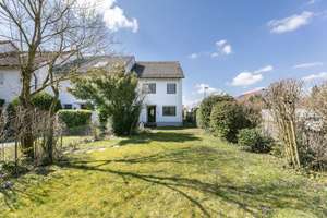 Reiheneckhaus mit Terrasse & Garten in Seenähe – Platz für Familie & Ideen – Die vollständige Adresse der Immobilie erhältst du vom Anbieter., 89231 Neu-Ulm – Vorschaubild 2