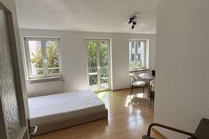 1-Zimmer-Wohnung im Lehel – lichtdurchflutet, renoviert & komplett neu möbliert, mit Balkon