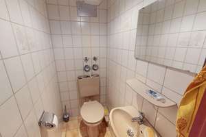 Wohnen auf zwei Ebenen
5-Zimmer-Maisonette-Wohnung mit Balkon und zwei Tiefgaragenstellplätzen – Die vollständige Adresse der Immobilie erhältst du vom Anbieter., 76139 Hagsfeld, Karlsruhe – Vorschaubild 15