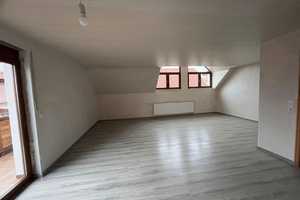 Vollständig renovierte Wohnung mit drei Zimmern und Balkon in Walldürn