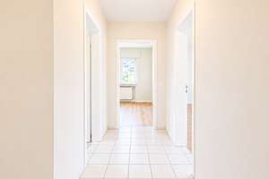 Helle 3 Zimmer Wohnung mit zwei Balkonen und Garage in Stuttgart - Luginsland – 70327 Luginsland, Stuttgart – Vorschaubild 8