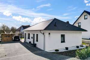 Ebenerdig wohnen – KfW 55 Bungalow in Dörentrup-Hillentrup – Die vollständige Adresse der Immobilie erhältst du vom Anbieter., 32694 Dörentrup – Vorschaubild 1