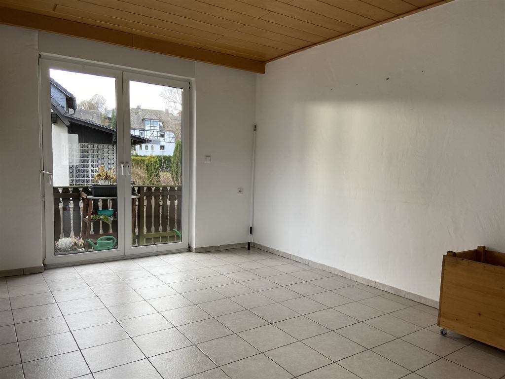 Immobilie in Finnentrop - / Schönes Frettertal! Zweifamilienhaus wartet auch neue Eigentümer!  - Bild 0