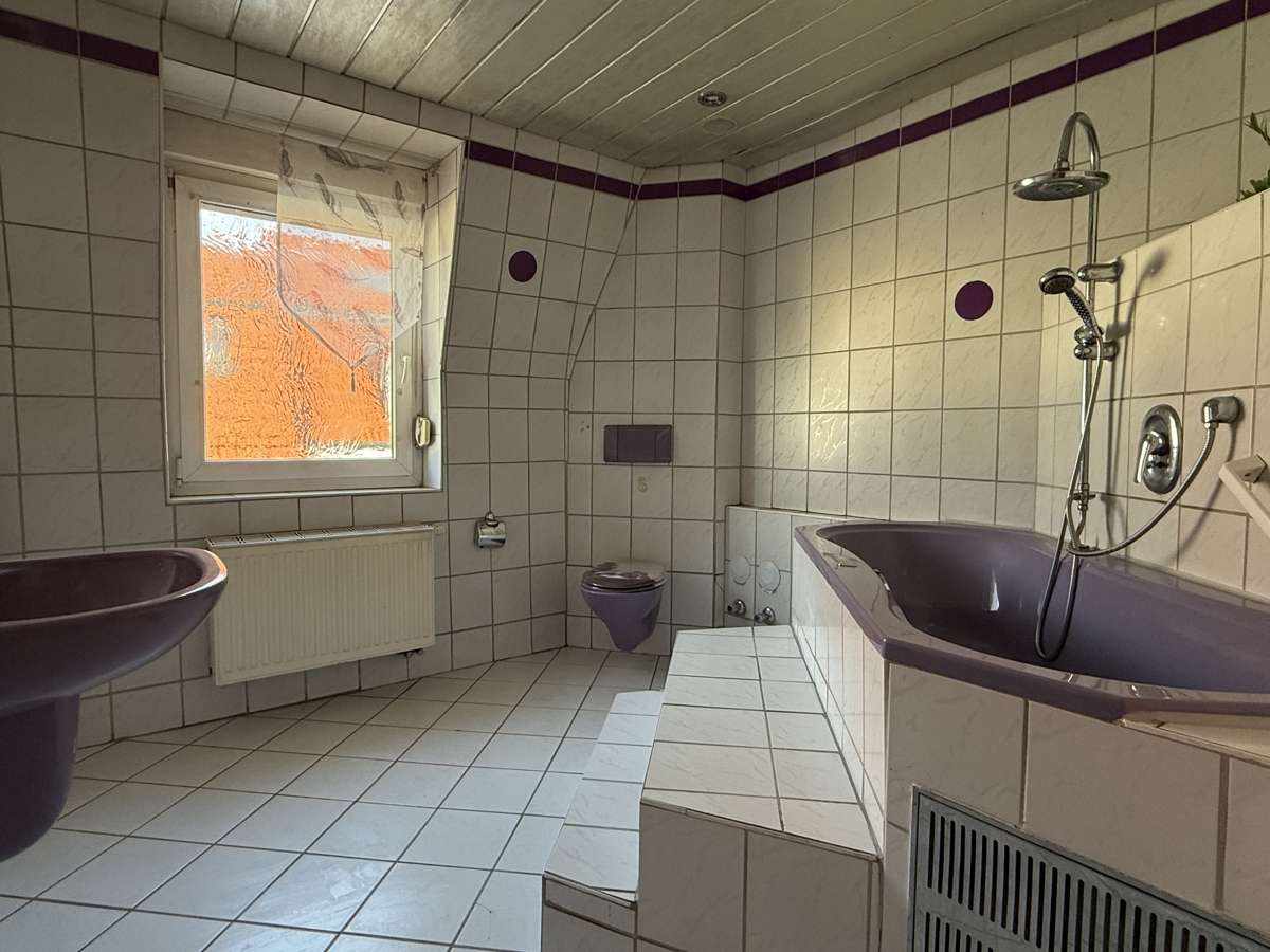 Immobilie in Weiden in der Oberpfalz - Dreifamilienhaus in zentraler Lage von Weiden - Bild 1