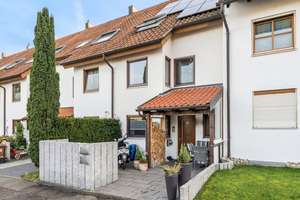 -- Seltene Gelegenheit - Sonniges Reihenmittelhaus in Filderstadt -- – Die vollständige Adresse der Immobilie erhältst du vom Anbieter., 70794 Filderstadt – Vorschaubild 2