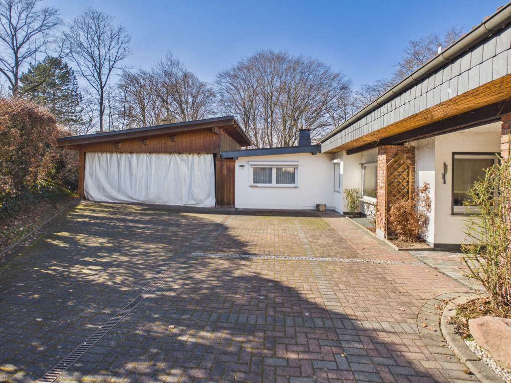 Immobilie in Philippsthal - Großzügiges Einfamilienhaus mit Einliegerwohnung, Kamin und großem Grundstück in Philippsthal - Bild 2