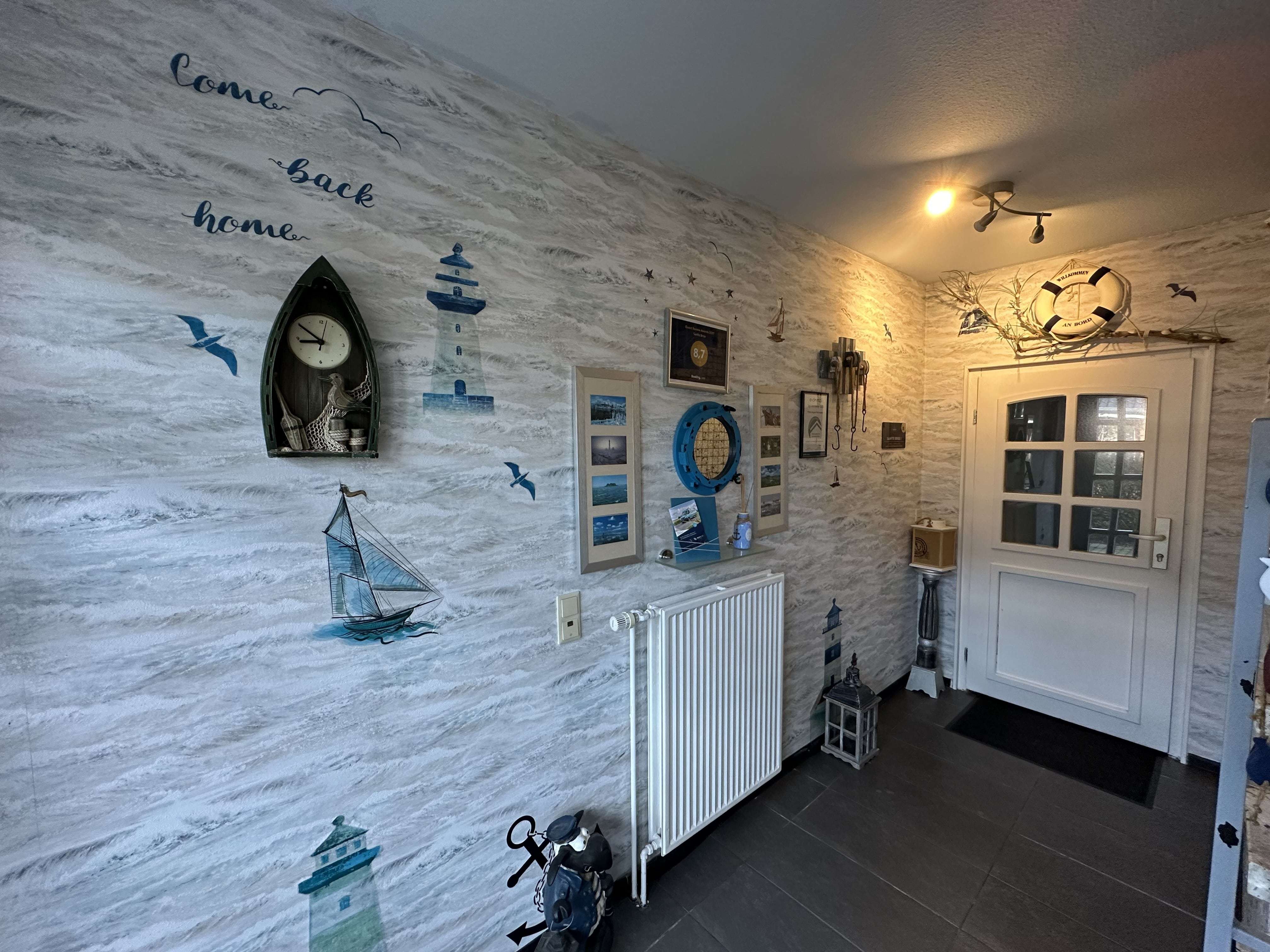 Immobilie in Bosbüll - Mehrfamilienhaus bei Dagebüll - 3 Wohneinheiten unter einem Dach vereint mit großer Doppelgarage.  - Bild 1