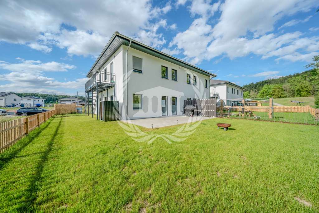 Immobilie in Kirchroth - 4,2 % Rendite: Neubau-Vierfamilienhaus als Renditeobjekt in Kirchroth - KfW 55 & Wärmepumpe - Bild 2