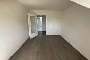 Frisch renovierte Dachgeschosswohnung! – Stephanstr. 1, 40599 Reisholz, Düsseldorf – Vorschaubild 12