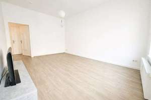 Balkon und Garten: Geräumige 2RW mit EBK, Abstellkammer und Keller! | Zentrumsnahe aber Ruhige Lage! – Clara-Wieck-Straße 48, 4347 Schönefeld-Abtnaundorf, Leipzig – Vorschaubild 2