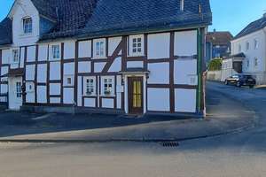 Doppelhaushälfte in historischem Fachwerkhaus zu vermieten