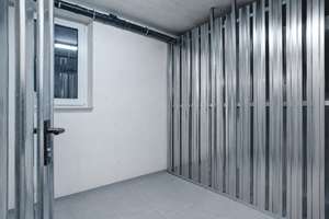 Freie 3-Zimmer-Maisonette | Galerie | Süd-Loggia  | Parkett | Fußbodenhzg. | Lift | KfW 40 A+ – Die vollständige Adresse der Immobilie erhältst du vom Anbieter., 81549 Südgiesing, München – Vorschaubild 9