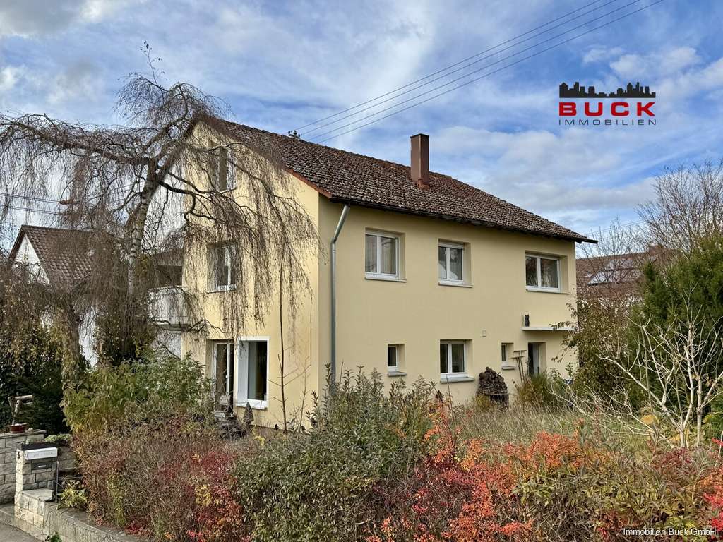 Immobilie in Lonsee - Ein Traum für Ihre Familie! 
Sofort bezugsfähiges Einfamilienhaus mit viel Platz und schönem Garten - Bild 1