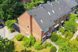 Platzwunder - Teilsaniertes Endreihenhaus mit eigener Garage und Raum zum Leben
