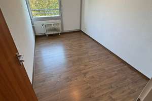 S-Asemwald: gepflegte 3,5.-Zi.-Whg. mit Einbauküche! – Die vollständige Adresse der Immobilie erhältst du vom Anbieter., 70599 Asemwald, Stuttgart – Vorschaubild 3