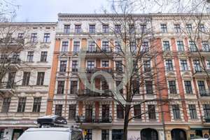 Toplage Kollwitzplatz – 3-Zimmer-Altbau mit Balkon & Aufzug