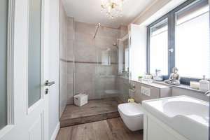 Neubau EFH aus 2008 mit sechs Zimmern, EBK, Garten in Groß Borstel Hamburg – Die vollständige Adresse der Immobilie erhältst du vom Anbieter., 22453 Niendorf, Hamburg – Vorschaubild 7