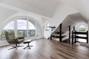 Wohnen mit Panorama: Exklusive 4,5-Zimmer-Maisonettewohnung in Bergen-Enkheim