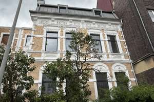 Lichtdurchflutete und frisch renovierte 2-Zimmer-Wohnung mit Garten-Innenhofnutzung zu mieten.