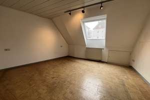 Wohnen mit Weitblick – großzügiges Dachgeschoss mit 4,50 m Deckenhöhe und großen Flächen – Die vollständige Adresse der Immobilie erhältst du vom Anbieter., 70376 Münster, Stuttgart – Vorschaubild 12