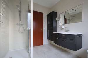VIEL PLATZ ZUM WOHNEN, ARBEITEN & ENTSPANNEN - GROSSE TERRASSE & POOL- GARAGE FÜR 2 PKW – Heiterwanger Weg 36 po, 12209 Lichterfelde, Berlin – Vorschaubild 7