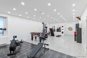 Mehrgenarationenhaus / Ferienhaus / Seminarhaus
Renoviert mit 3 Wohnungen / 686m² Wohfläche / Aufzu – Die vollständige Adresse der Immobilie erhältst du vom Anbieter., 84072 Au in der Hallertau – Vorschaubild 19