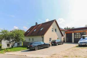 Zweifamilienhaus mit Einliegerwohnung, Gewerbehalle, Garagen, Werkstatt und Garten in ruhiger Lage – Die vollständige Adresse der Immobilie erhältst du vom Anbieter., 93182 Duggendorf – Vorschaubild 2