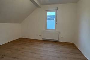 Wohnen mit Charakter: 4-Zimmer-Wohnung in Gernsheim – Die vollständige Adresse der Immobilie erhältst du vom Anbieter., 64579 Gernsheim – Vorschaubild 2