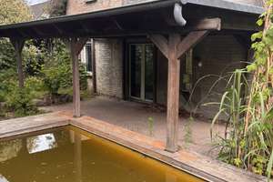 Großes sonniges Grundstück mit sanierungsbedürftigen Haus in ruhiger Lage