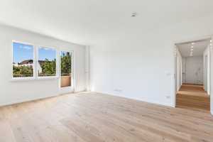 Exklusiv in Schöneberg: Top sanierte 4-Zimmer-Wohnung im 5. OG – bezugsfrei & provisionsfrei