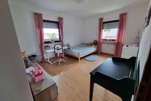 Tolle Ausblicke über die Dächer von Altdorf: 4-Zimmer-DG-Maisonette-ETW mit großer West-Loggia – Die vollständige Adresse der Immobilie erhältst du vom Anbieter., 90518 Altdorf bei Nürnberg – Vorschaubild 9