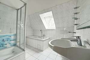 gemütliche 3 Zi. DG-Wohnung in Hamburg Rissen: 74 m² mit Südwest-Loggia & Garage in familiärer Lage – Die vollständige Adresse der Immobilie erhältst du vom Anbieter., 22559 Rissen, Hamburg – Vorschaubild 14