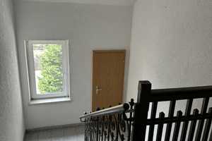 Gemütliche DG-Wohnung mit Einbauküche und Balkon ! Garage für Ihren PKW !! – Chemnitztalstraße 117, 9114 Chemnitz – Vorschaubild 4