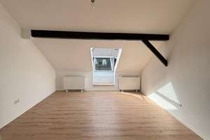 Charmante DG Wohnung mit Cabriofenster mitten im Stadtleben der Mannheimer Quadrate