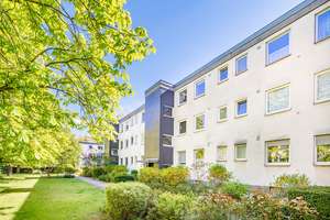 Sonne, Ruhe & Grünblick: Gepflegte 2-Zi.-ETW mit Südwest-Loggia – Die vollständige Adresse der Immobilie erhältst du vom Anbieter., 12353 Gropiusstadt, Berlin – Vorschaubild 2