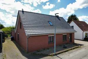 Modernisiertes Einfamilienhaus in ruhiger Lage – Die vollständige Adresse der Immobilie erhältst du vom Anbieter., 21745 Hemmoor – Vorschaubild 2