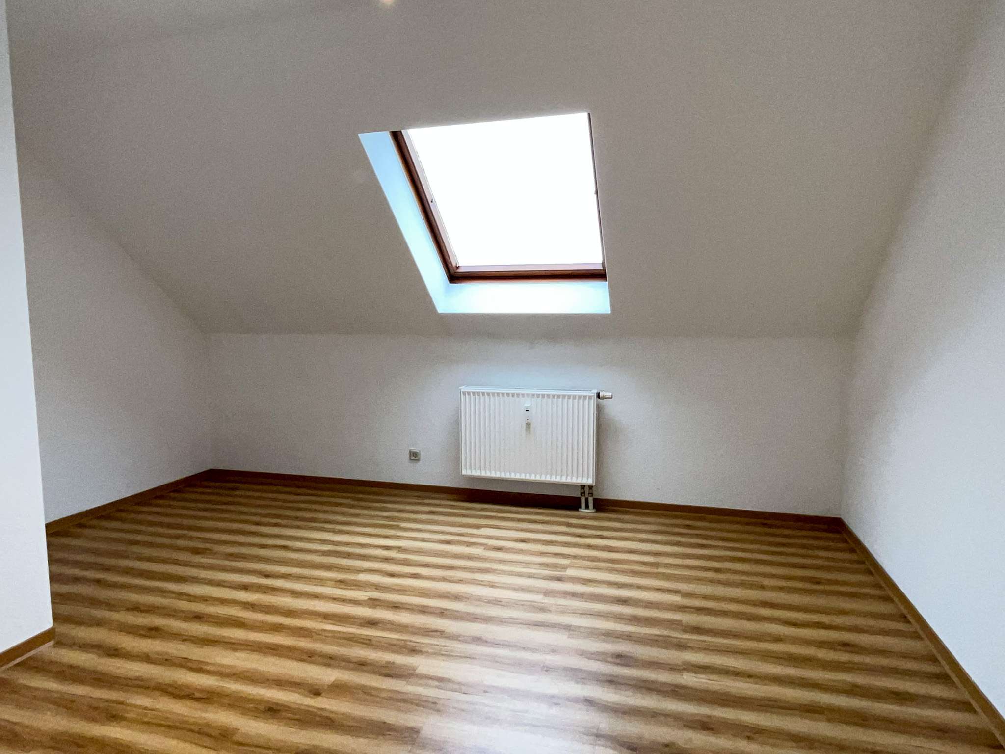 Immobilie in Kirchheimbolanden - EUPORA® Immobilien: -RESERVIERT- Helle Wohnung mit Dachloggia in Kirchheimbolanden. - Bild 3