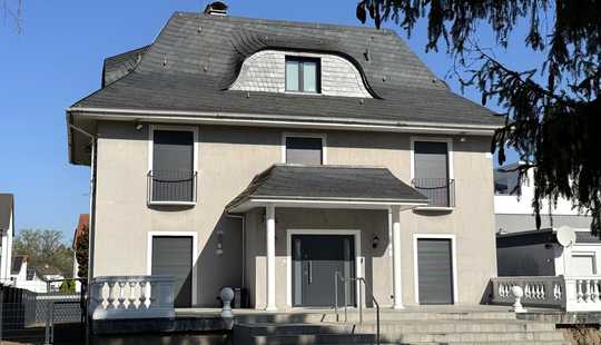 Bild von Frankfurt-Maintal – Erstbezug! Komplett sanierte freistehende Luxusvilla in begehrter Wohnlage