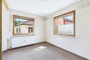 * RESERVIERT * ZWEIFAMILIENHAUS MIT VIEL PLATZ UND FLEXIBLER NUTZUNG – Die vollständige Adresse der Immobilie erhältst du vom Anbieter., 90574 Roßtal – Vorschaubild 3